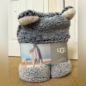 UGG Casey hooded throw blanket - frosted grey